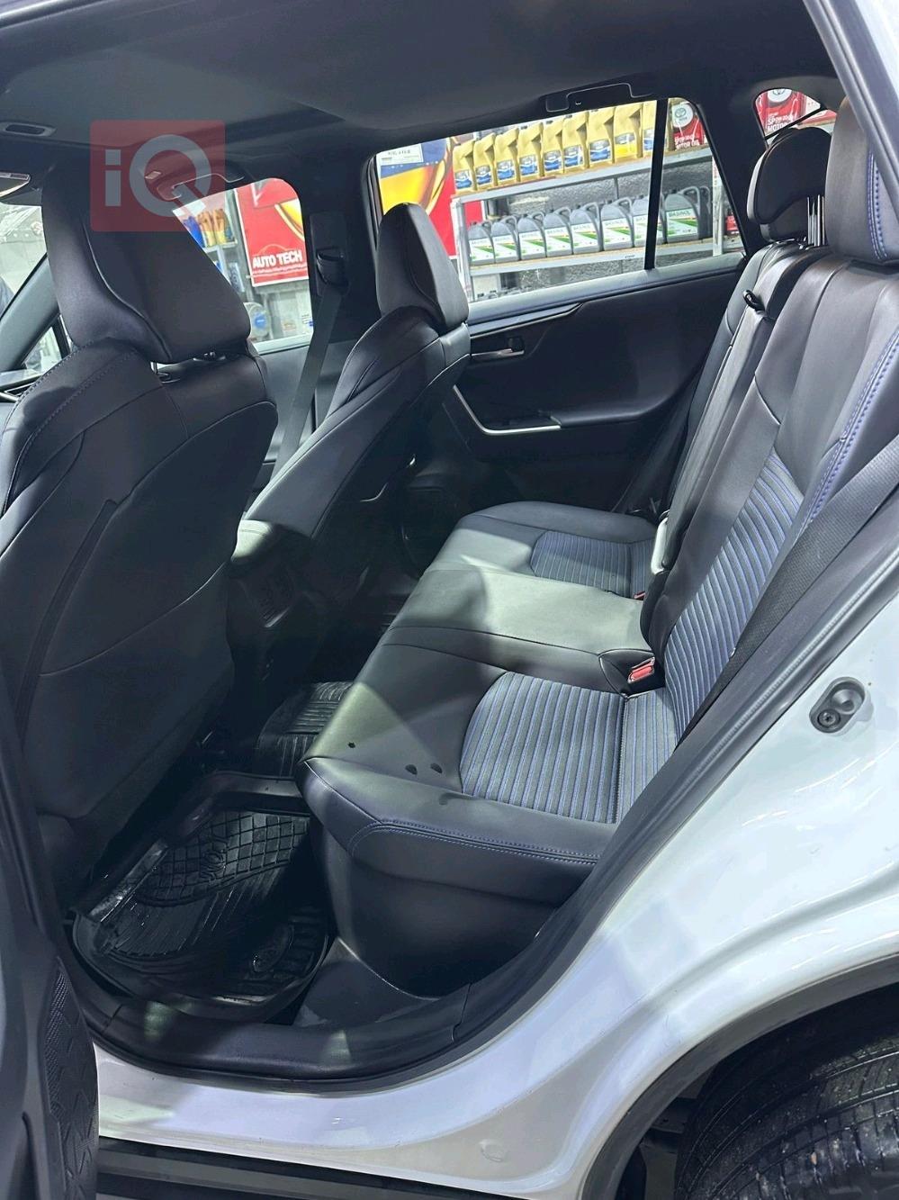 تۆیۆتا ڕاڤ 4